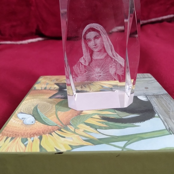 Decor - Picture 1 of 3